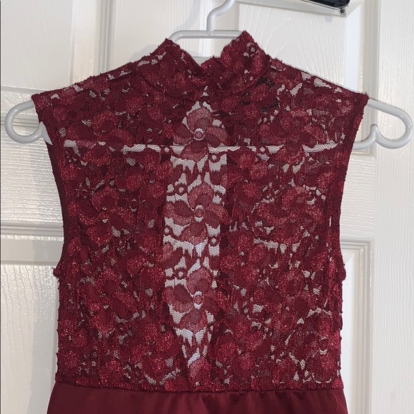 Burgundy lace dress - Picture 2 of 4
